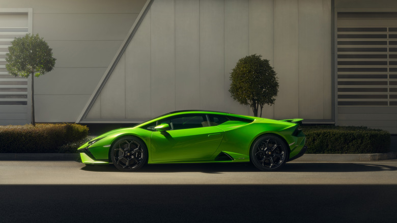 Lamborghini Huracán Tecnica side profile