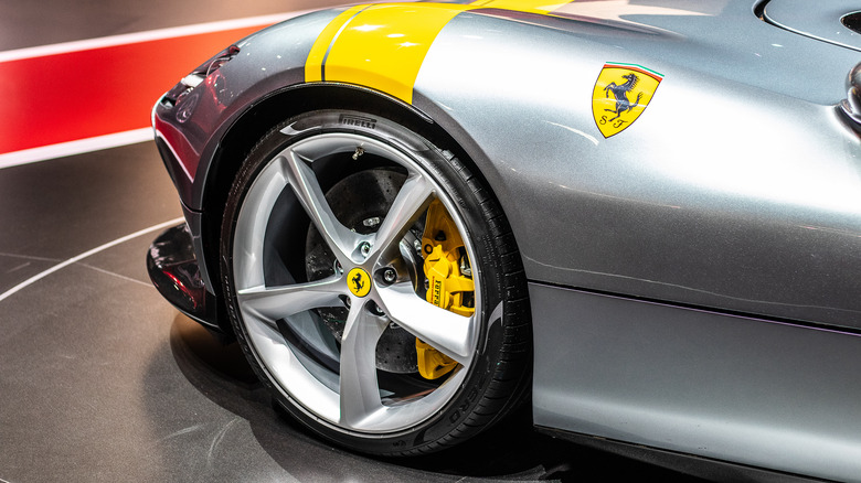 Ferrari Monza SP1 wheel and badge closeup
