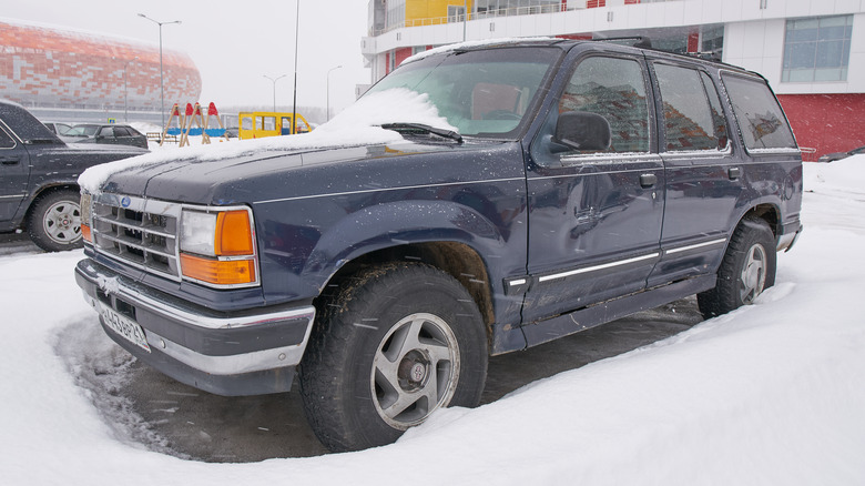 Ford Explorer in the snow