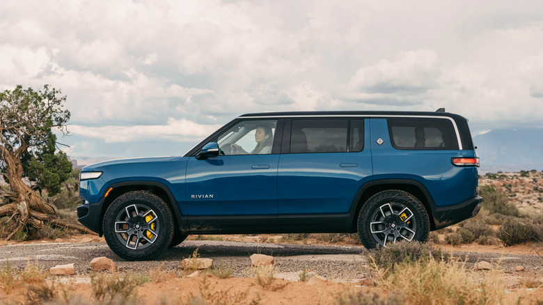 Rivian R1S side profile