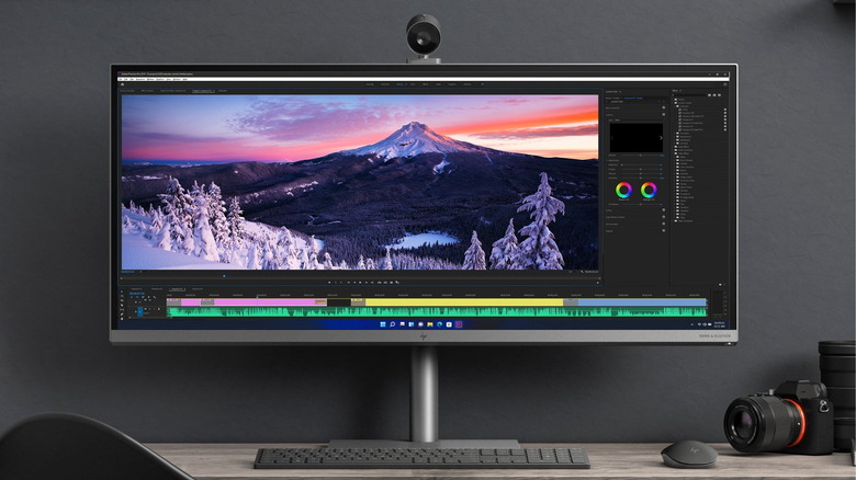 HP Envy 34 All-in-One on desk