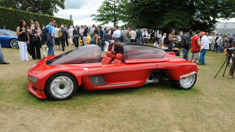 The Peugeot Proxima at a car gathering, side view