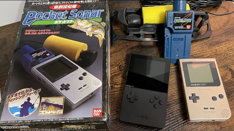 The Pocket Sonar with two Game Boy Models and its box