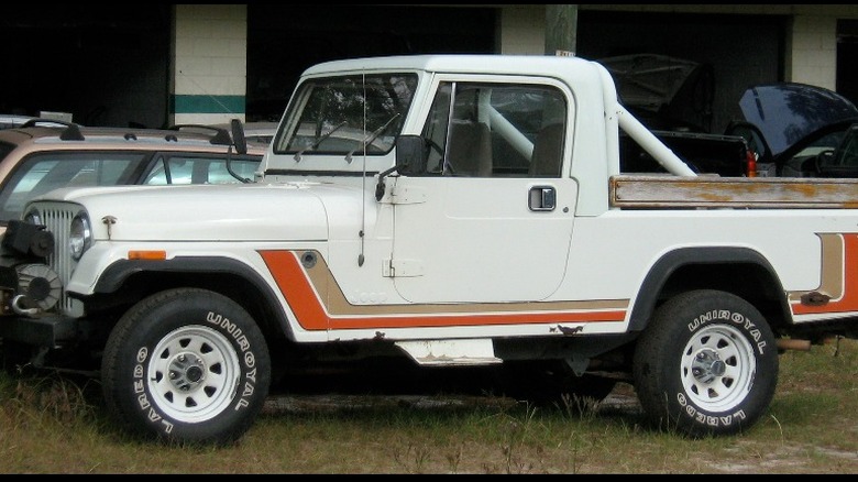 White 1981-85 CJ-8 Scrambler