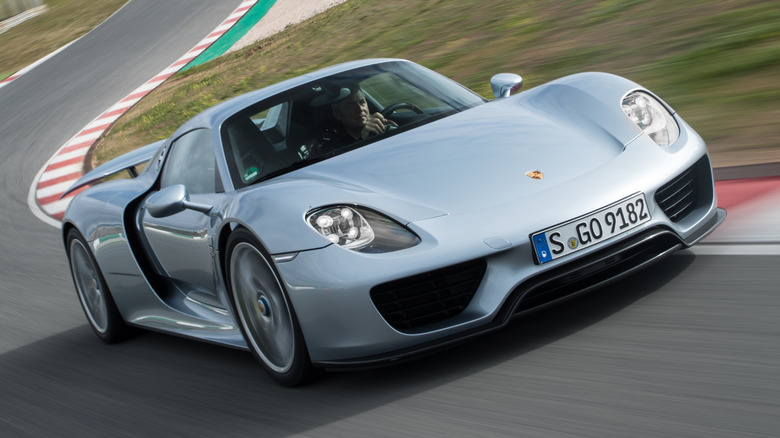 Porsche 918 Spyder on track