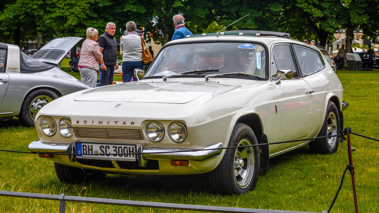 Reliant Scimitar GTE at car meet