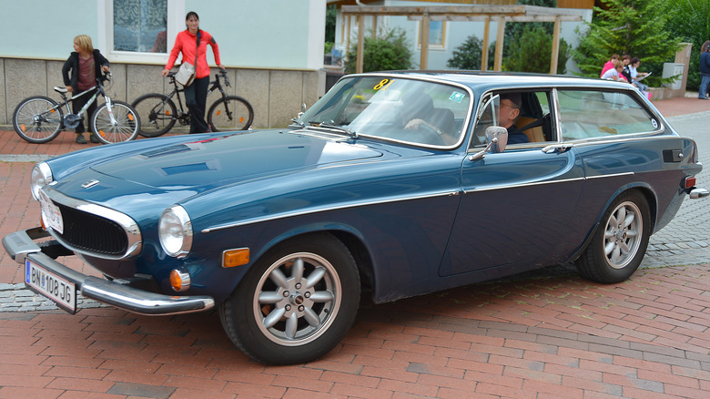 Volvo 1800ES on the street