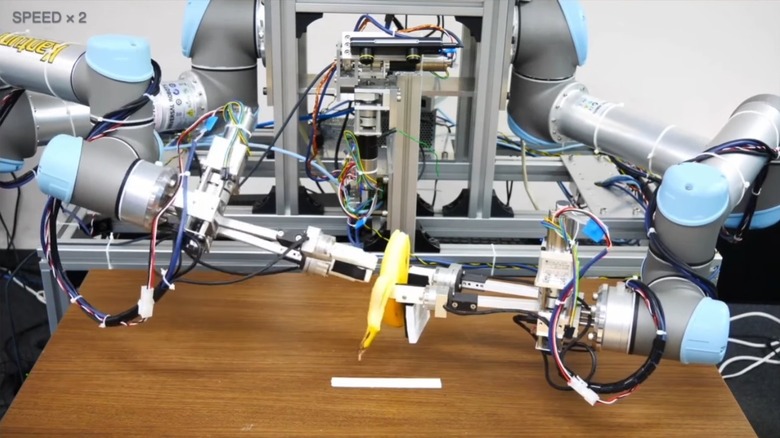 Banana-peeling robot