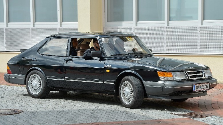 Black Saab 900 Turbo