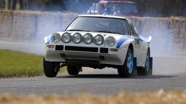 Mazda RX-7 Group B taking a corner