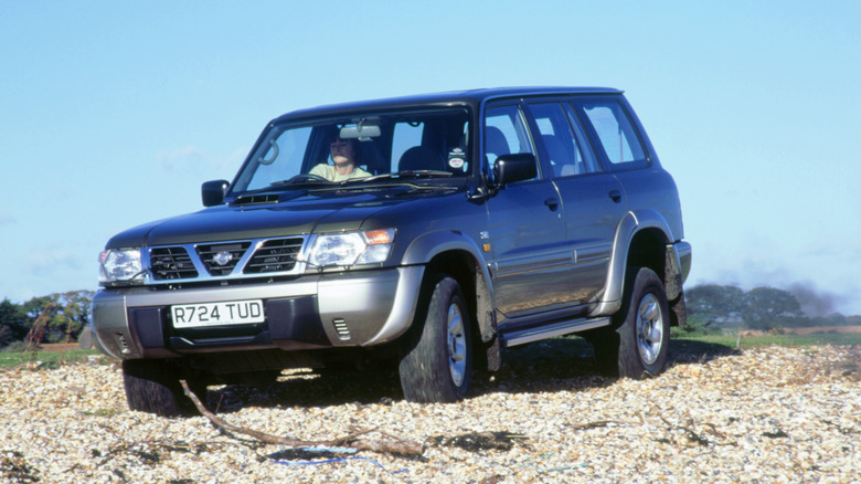 Nissan Patrol on gravel