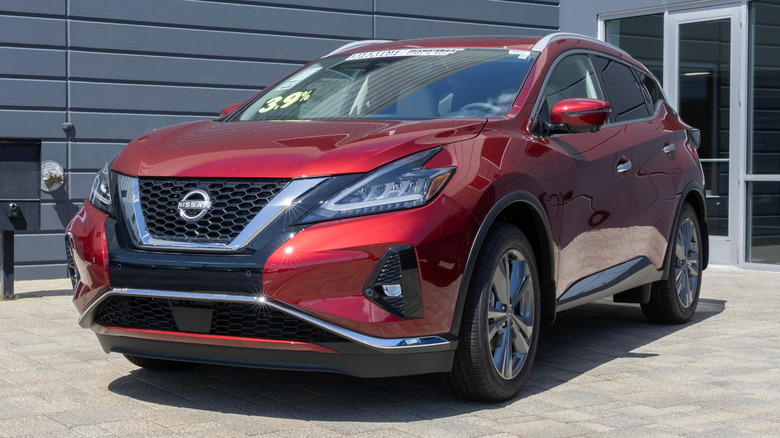 A 2024 Nissan Murano on a dealership lot