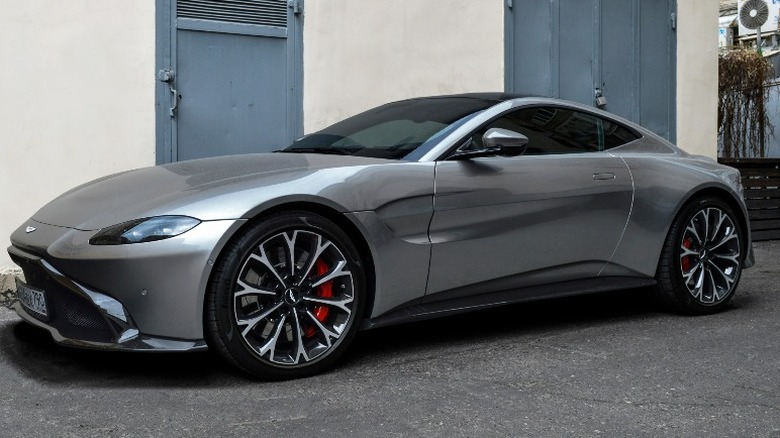 Aston Martin V8 Vantage 2-door coupe