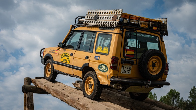 Land Rover Discovery Camel Trophy on a ramp