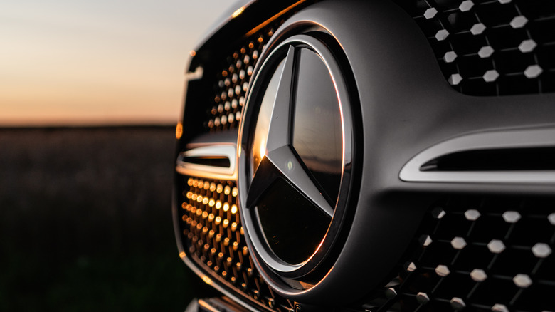 The surprising secret behind the Mercedes-Benz logo, badge mercedes 