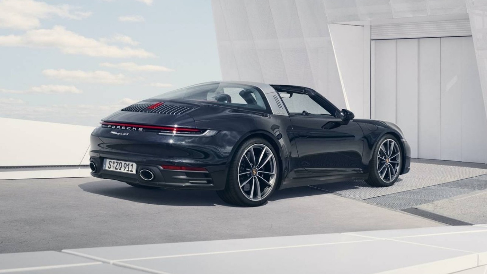 The 2021 Porsche 911 Targa Roof Is Basically Engineering Poetry