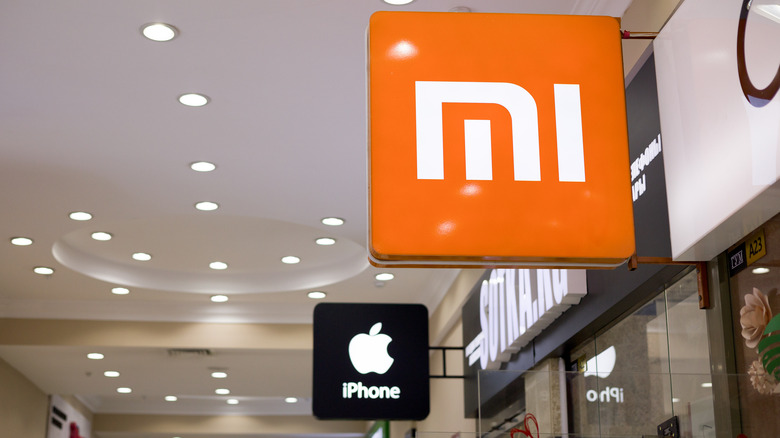 Xiaomi store next to Apple store 