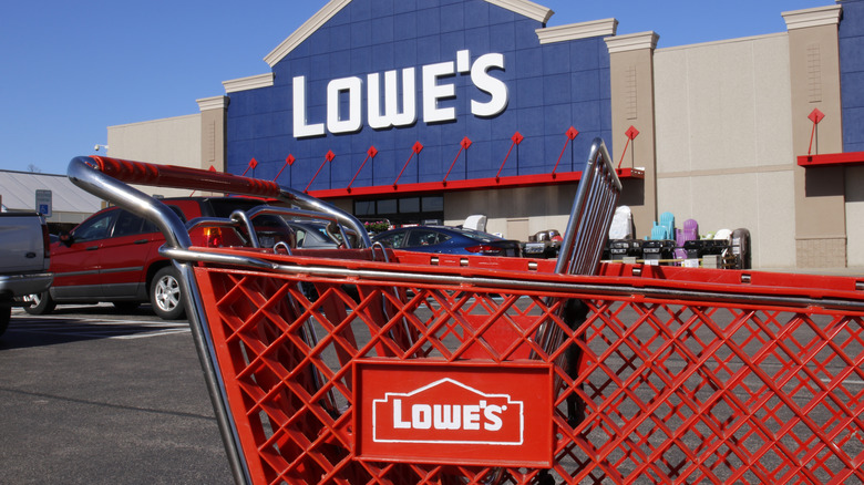 lowe's store front