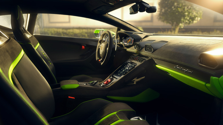 The interior of a Lamborghini Huracan Tecnica