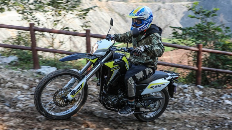 Lifan KPX 250 climbing a rocky road