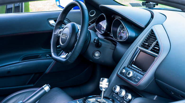 2015 Audi R8 interior