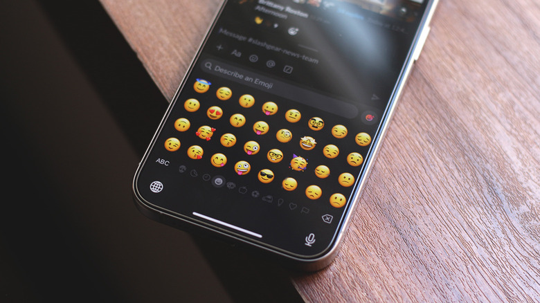 iPhone keyboard with bigger emojis