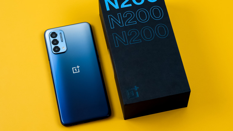 oneplus n200 and box