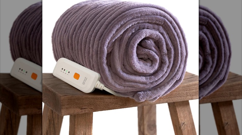 Gotcozy heated blanket with remote