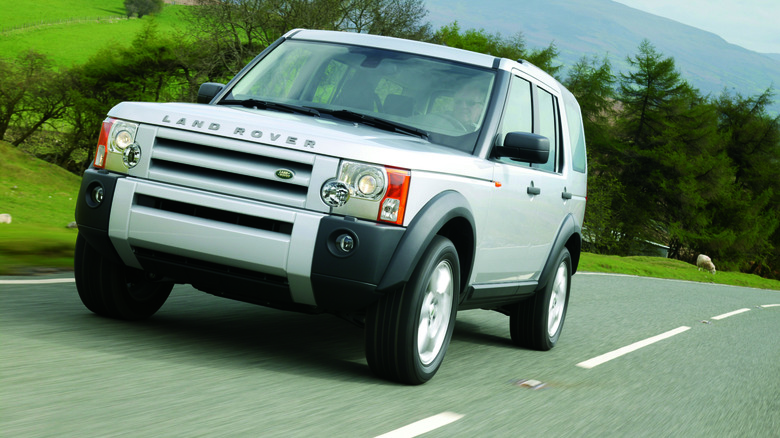 Land Rover Discovery 3 driving at speed on a country road