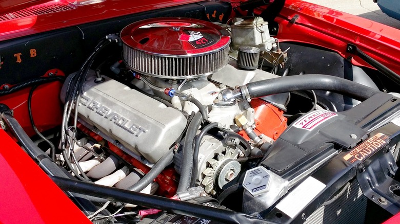 427 L72 V8 engine in engine bay