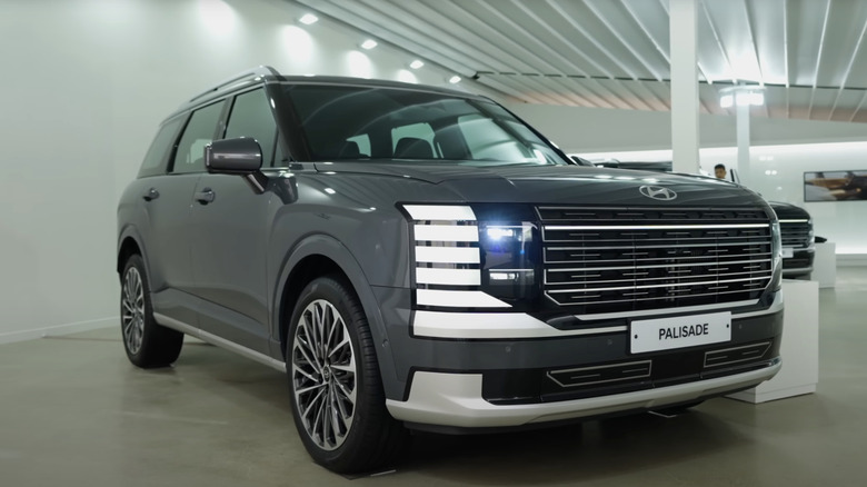 The new Hyundai Palisade on display, front 3/4 view, dark gray exterior