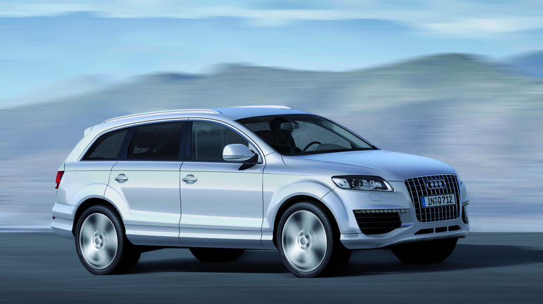 Audi Q7 V12 TDI  driving at speed front 3/4 view