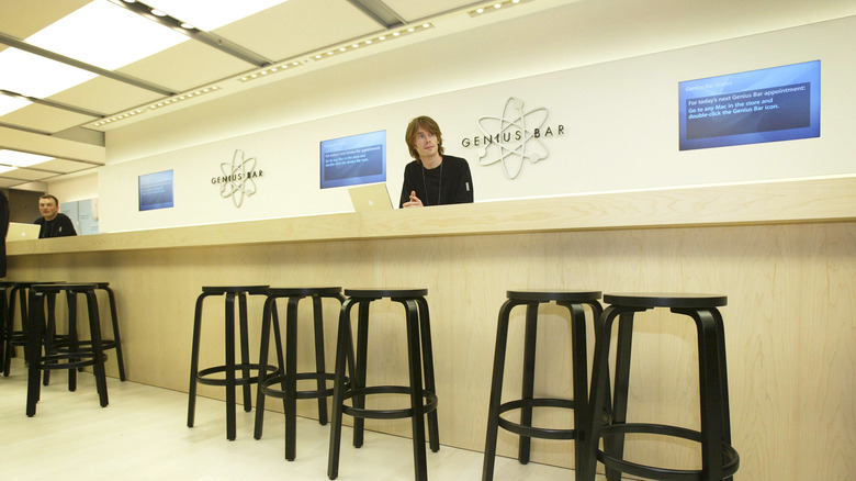 An Apple Store Genius Bar in 2004 with two Apple employees behind it