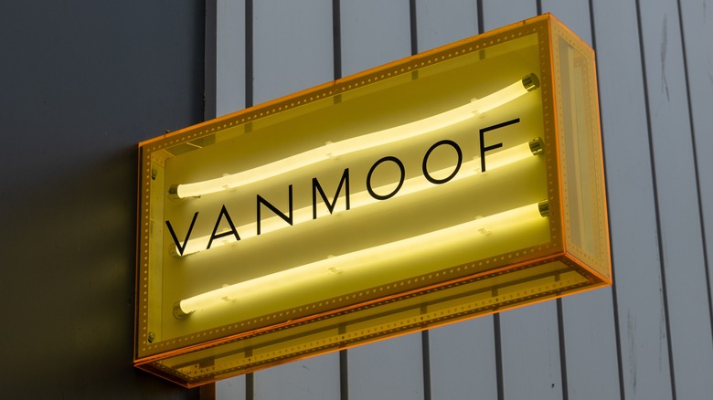 VanMoof logo