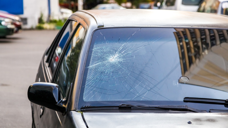 cracked auto windshield