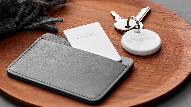 chipolo card and tracker on keys 