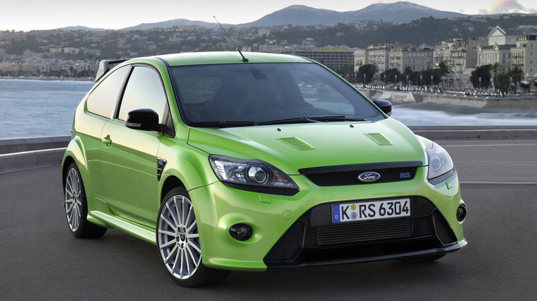 Green Ford Focus RS Mk2