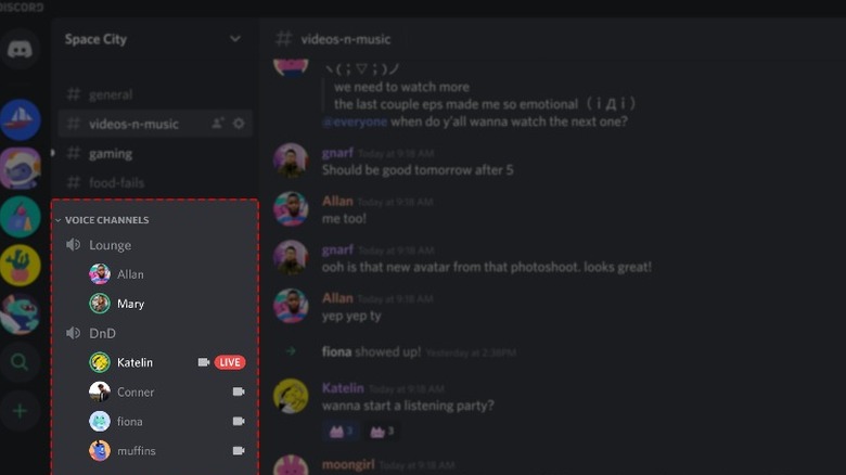 showing how to use voice and text channels in a discord server