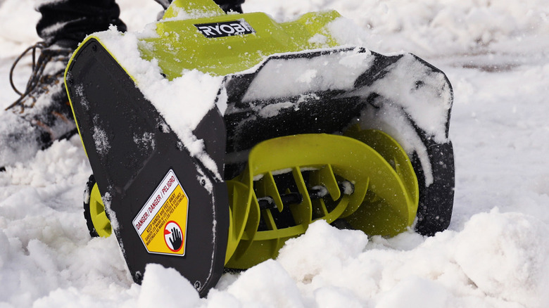 RYOBI snow shovel kit