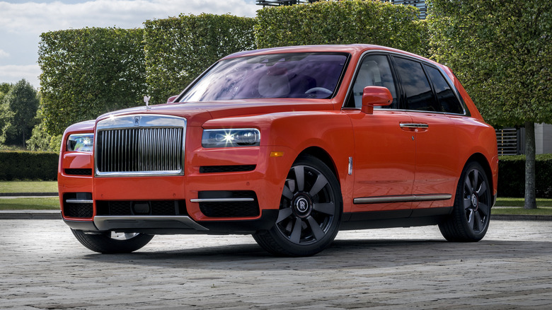 Rolls-Royce Cullinan in Fux Orange