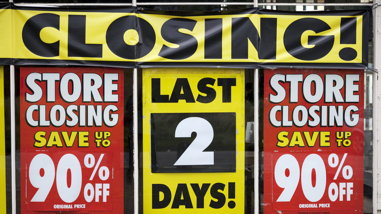 Closing sale signs