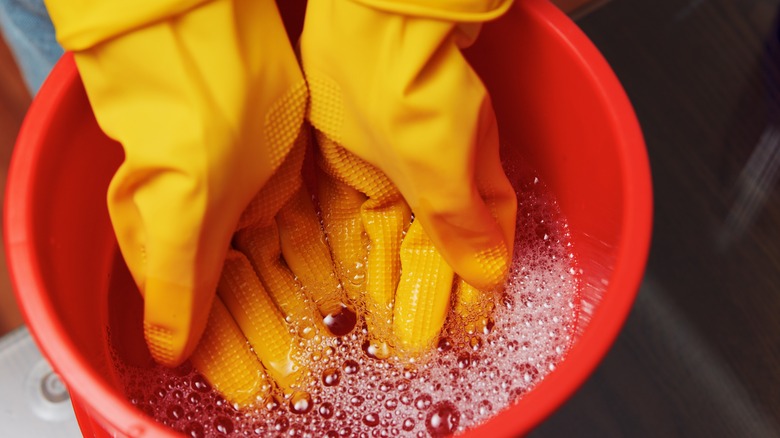 Soapy water bucket