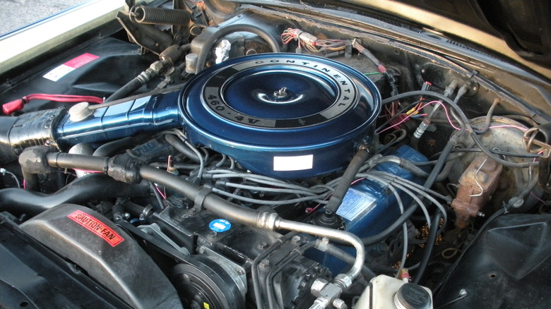 Ford 460 engine in 1971 Lincoln Continental