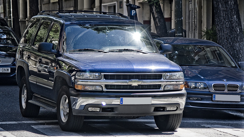 2004 Tahoe at light