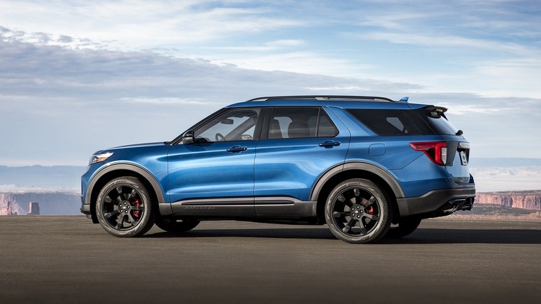 2019 Ford Explorer parked near canyon