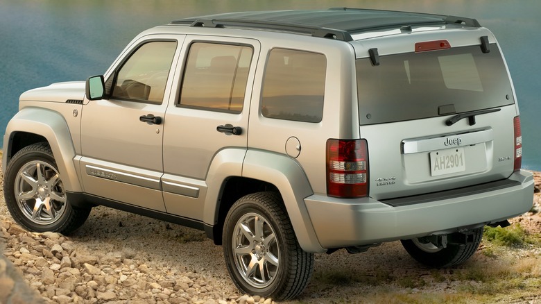 Silver 2008 Jeep Liberty parked