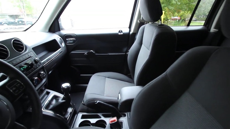 2016 Patriot Interior