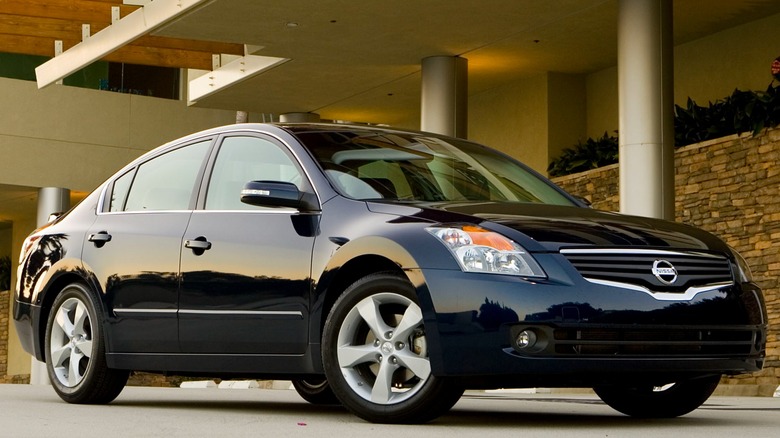 2007 Altima by a building