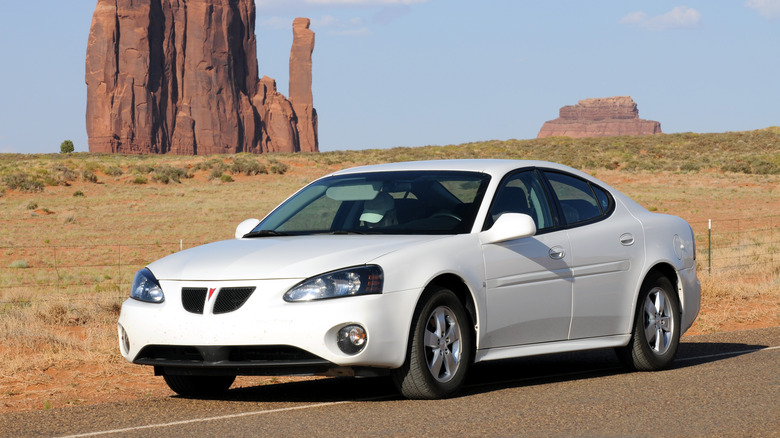 White 2008 Pontiac Grand Prix