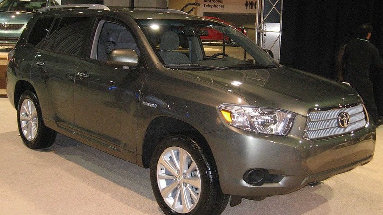 A 2008 Toyota Highlander hybrid at the 2008 Washington DC Auto Show